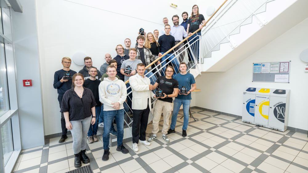 Gruppenfoto_Ausbildung_mobile_Robotik